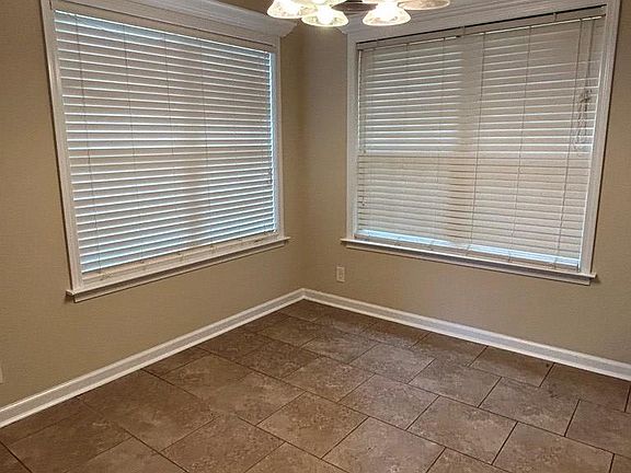 3rd image of 208 Woodland Cir