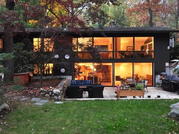 11 Trotting Horse Dr, Lexington, MA 02421