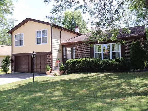 3rd image of 142 Greenway Dr