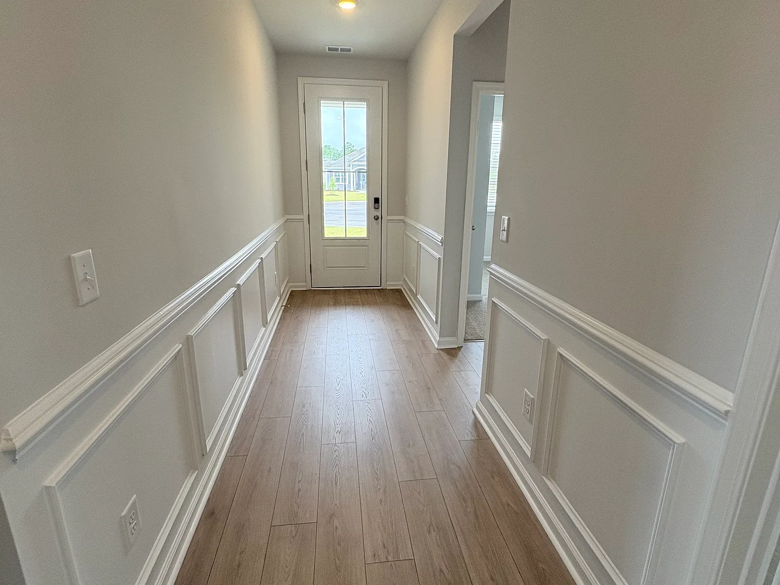 4 bed, 2671 sqft, $2,950 — Photo 3