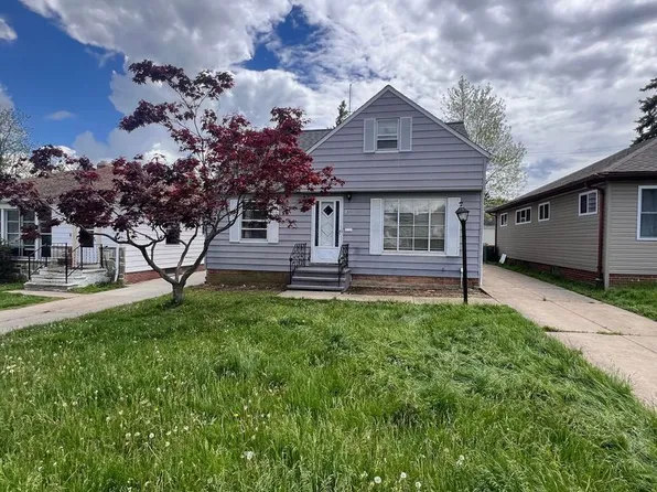 18400 Hazelwood Ave, Maple Heights, OH 44137