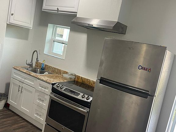 3rd image of 2917 Larson St #2917