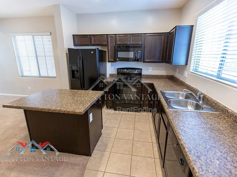 2218 N 77th Dr — Photo 26