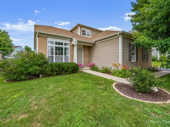 2113 Preswick Ln, Woodstock, IL 60098