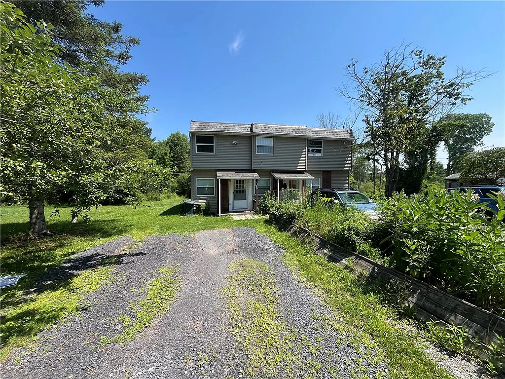 3 bed, 1.0 bath, 1976 sqft, $1,650 — Photo 2