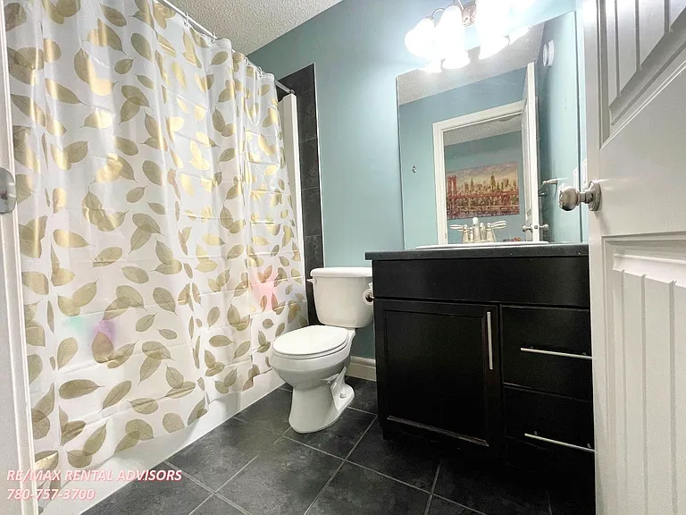 2429 Austin Cres SW — Photo 22