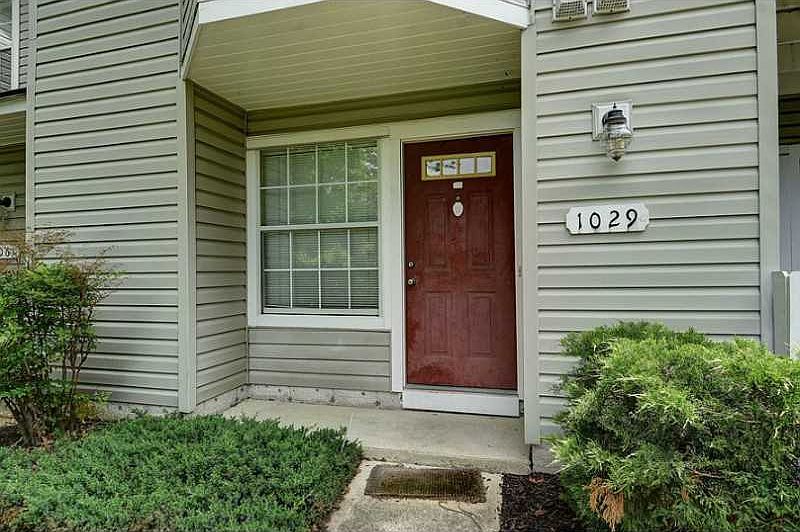 1st image of 1029 Pebblewood Dr