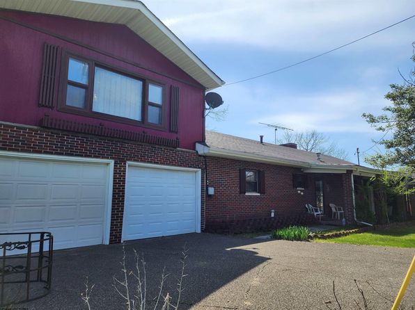413 Green Acres Cir, Spencer, WV 25276