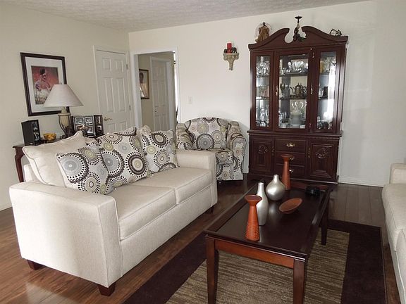3rd image of 264 Deerfield Ln