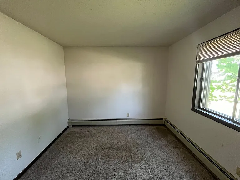 Summerview - 415 E Luverne St — Photo 7