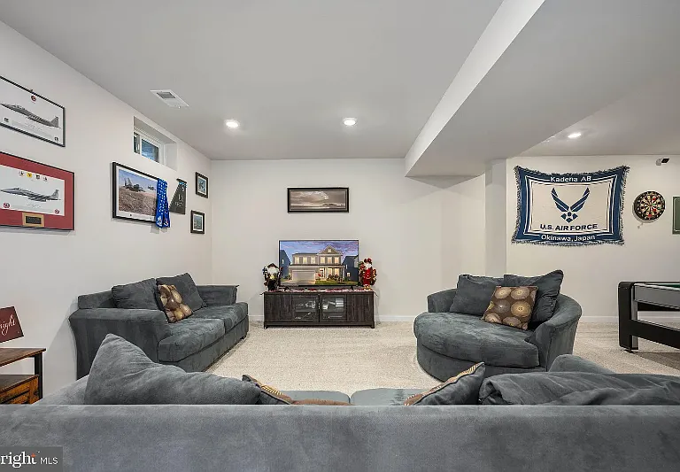 2083 Armstrong Ter — Photo 18
