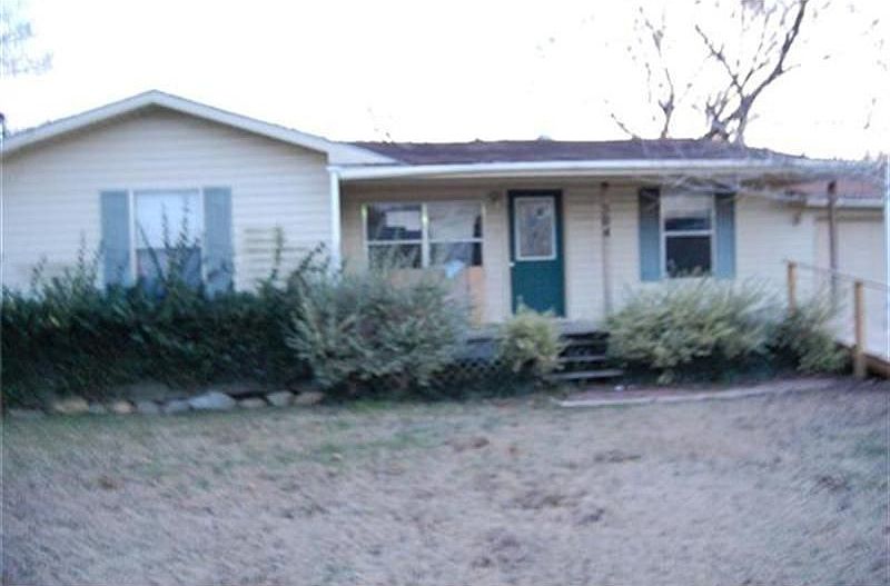 1st image of 304 E 12th St