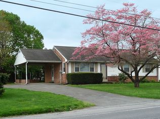 2016 Horseshoe Rd, Lancaster, PA 17602