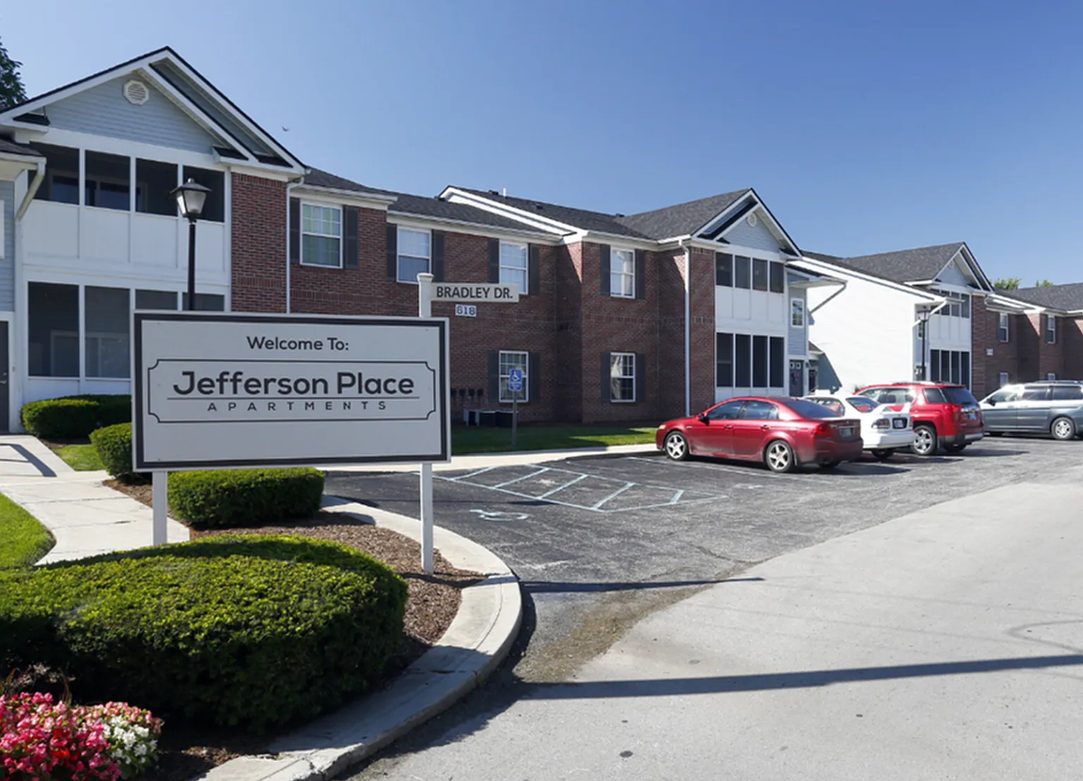 Jefferson Place Apartments — Photo 1