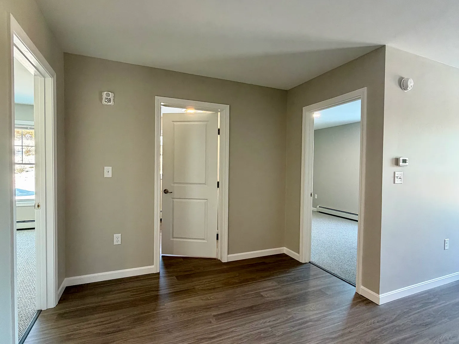 2 bed, 1000 sqft, $1,975 — Photo 4
