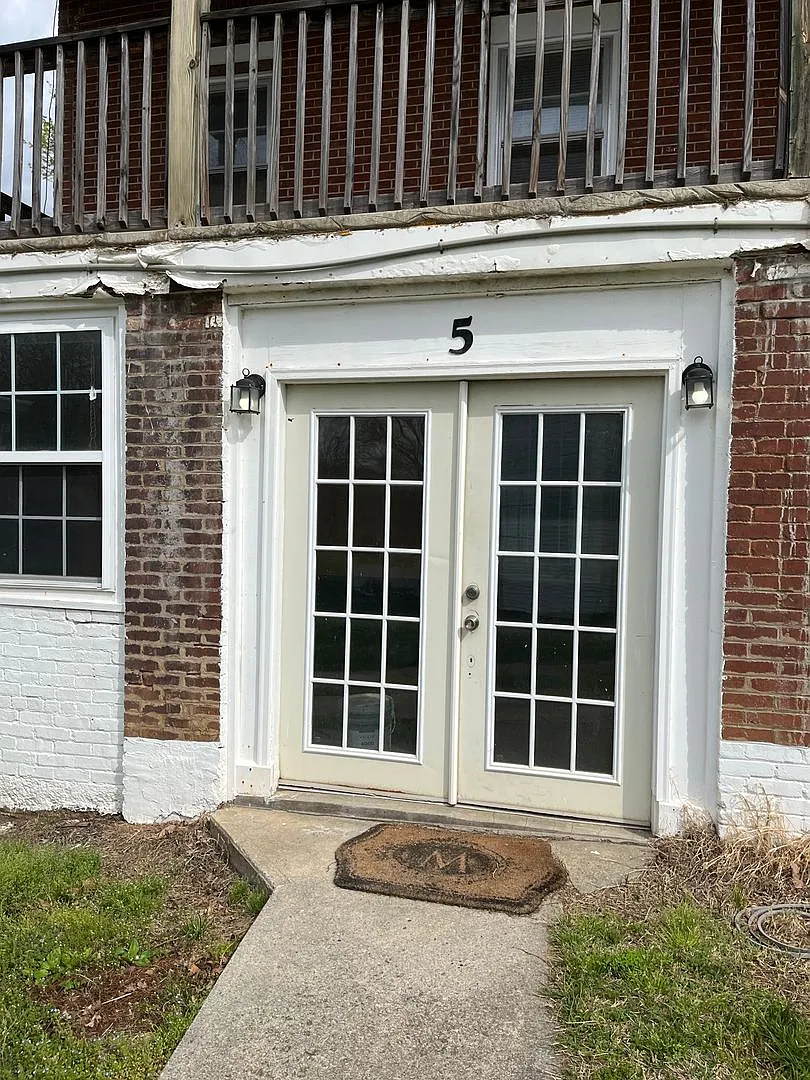 College Drive Apartments — Photo 3