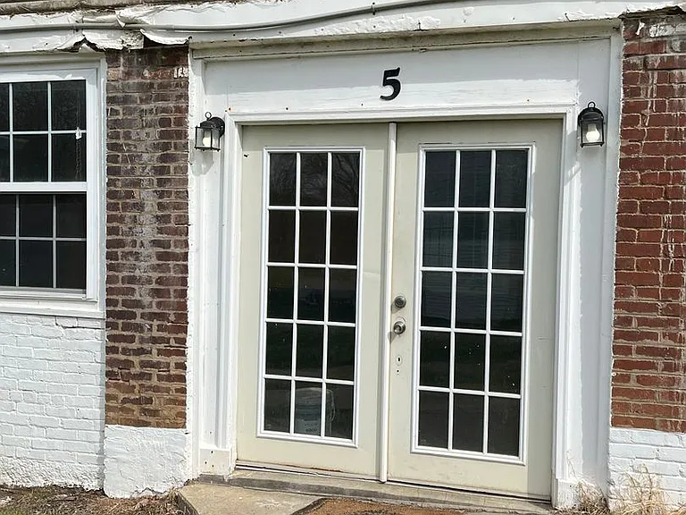 211 College Dr — Photo 24