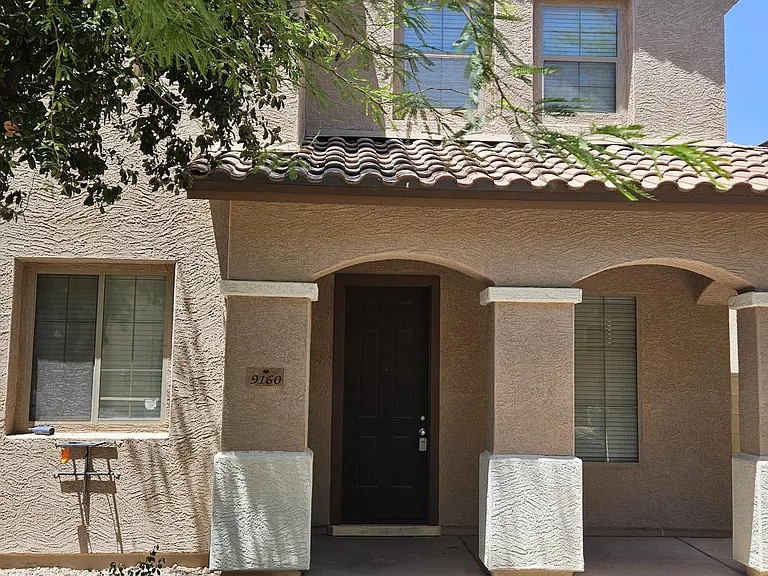 9160 W Meadow Dr — Photo 2