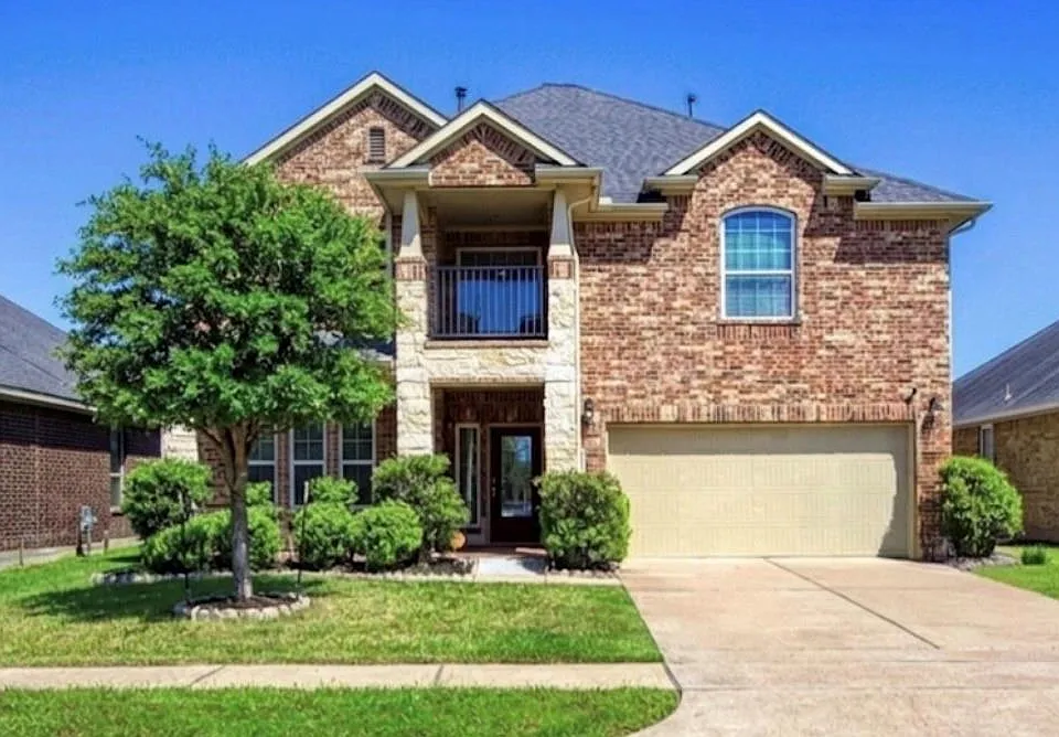 1242 S Maple Dr