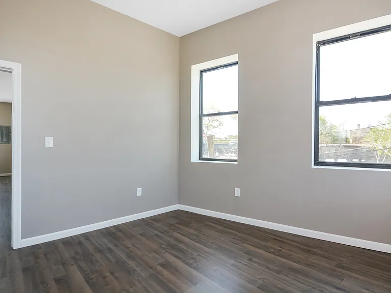 155 Crescent St #5 — Photo 4