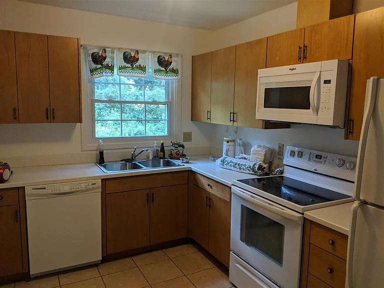 1030 Marys Dr — Photo 5