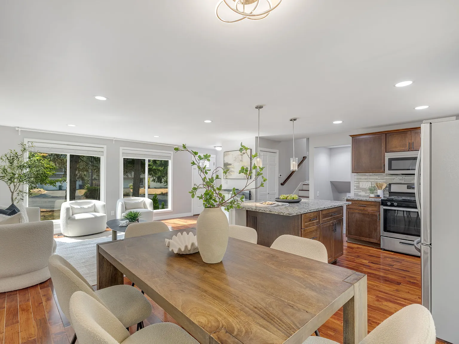 4 bed, 2.5 bath, 1540 sqft, $3,985 — Photo 3