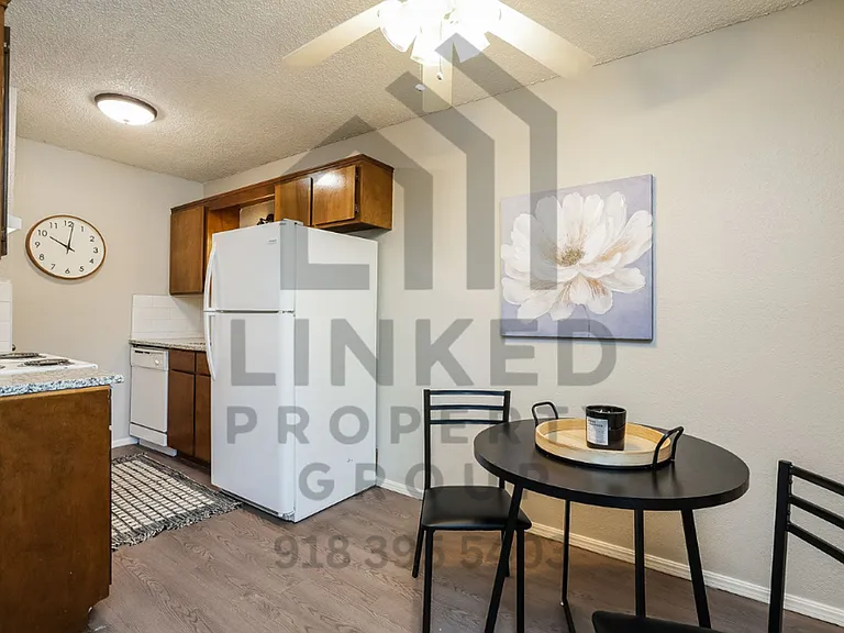 Kimberly Apartments — Photo 13