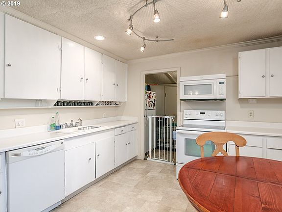 3rd image of 5604 NE 38th Ave