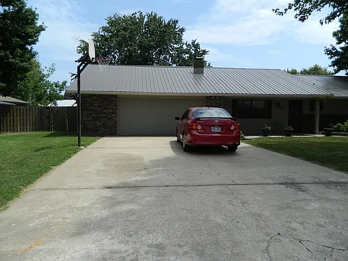1806 SE Clark St Photo 1