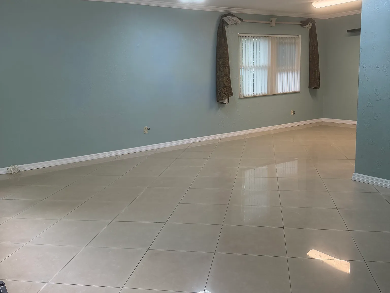 3 bed, 1300 sqft, $2,000 — Photo 1