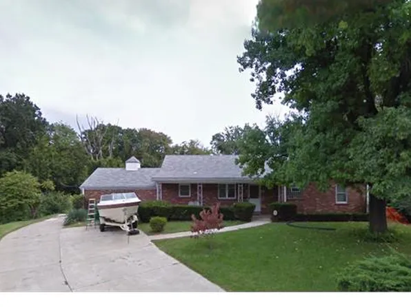 10098 Grosvenor Dr, Saint Louis, MO 63137