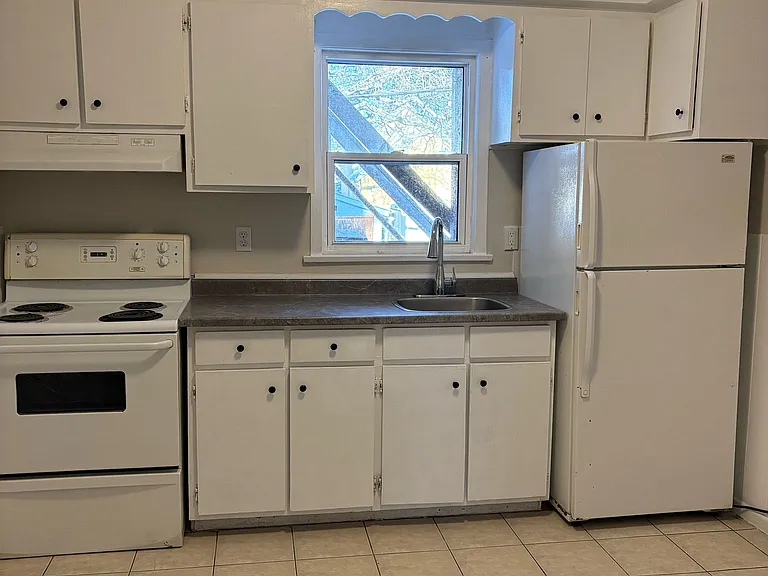 204 McKay Ave #1 — Photo 6