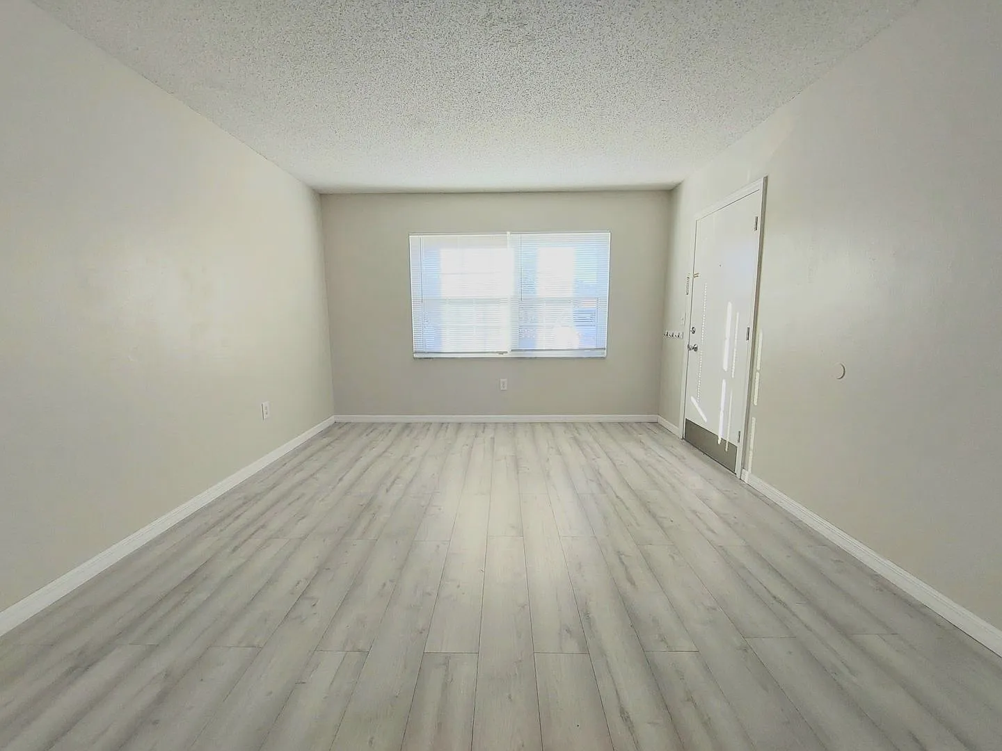 Beautiful 2 Bedroom, 1 Bathroom Condo in the Lake Bentley Shores Community of Lakeland — Photo 4