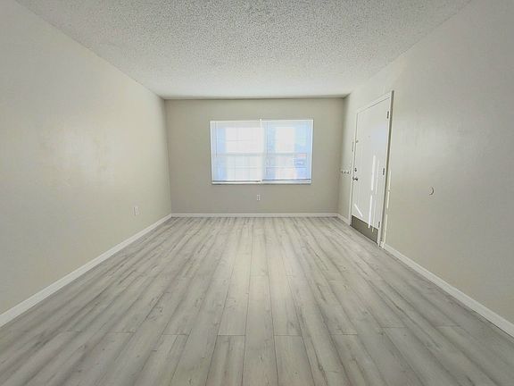 4th image of 1920 E Edgewood Dr E #N7