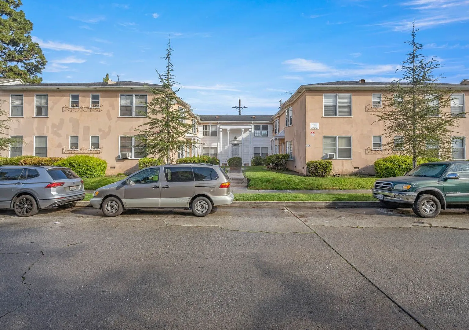 3335 W. Stocker Street — Photo 1