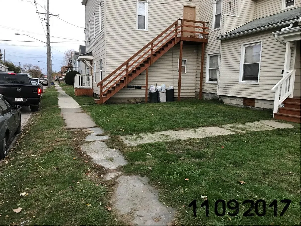 438 Davids St photo 1