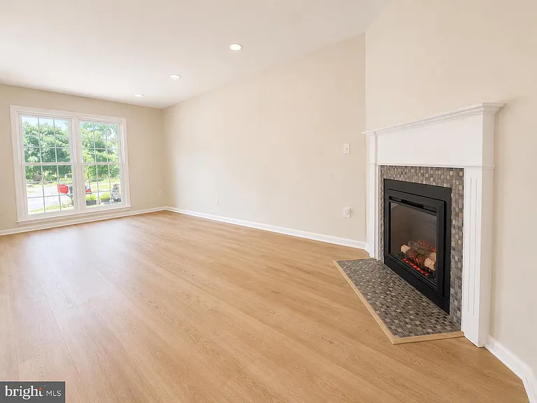 1200 Bond St — Photo 4