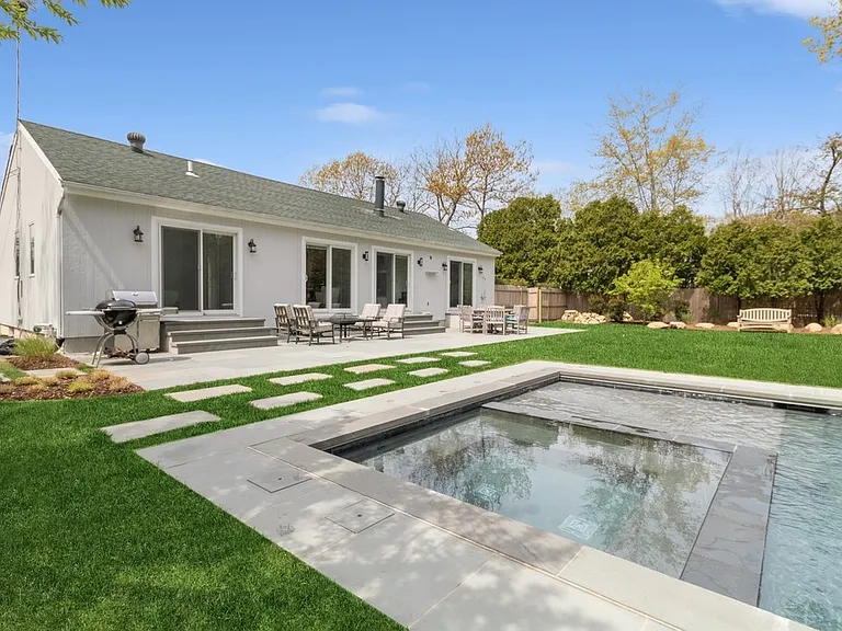 147 Pembroke Dr — Photo 23