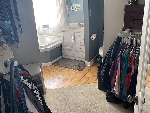 Master walk in closet 