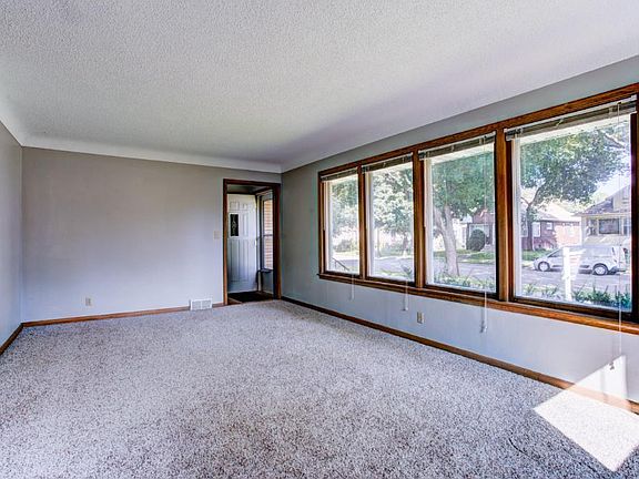 5th image of 916 Clear Ave