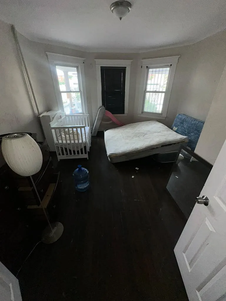 3 bed, $2,050 — Photo 3