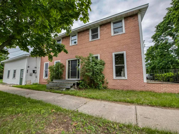 1220 S 15th St, Escanaba, MI 49829