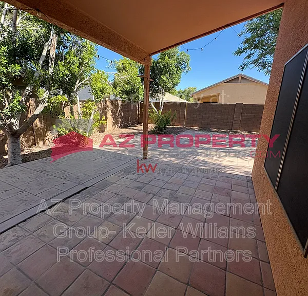 15745 W Latham St — Photo 7