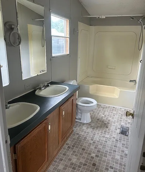 198 Clover Ln — Photo 4
