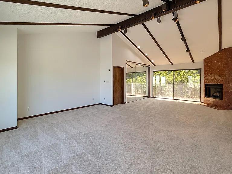 545 Hillgreen Dr — Photo 39