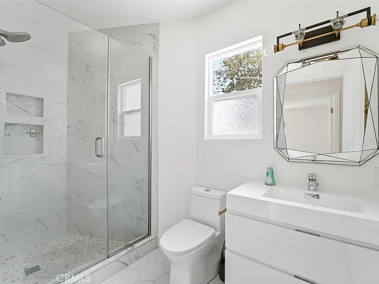 709 Warren Ln — Photo 27