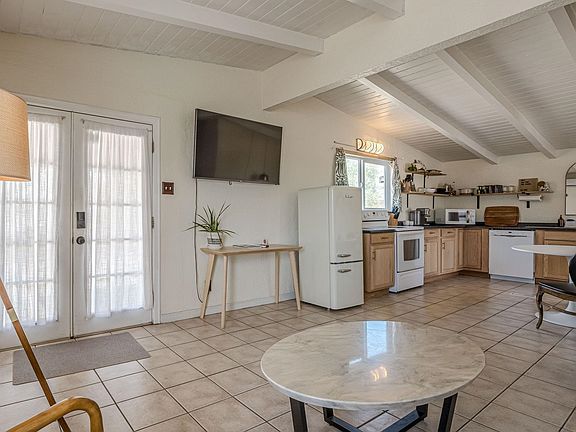 4th image of 526 Rockaway Ave