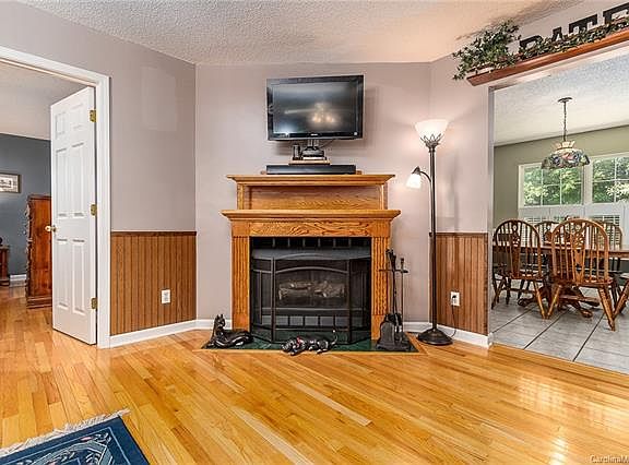 5th image of 1185 Stowehill Ln