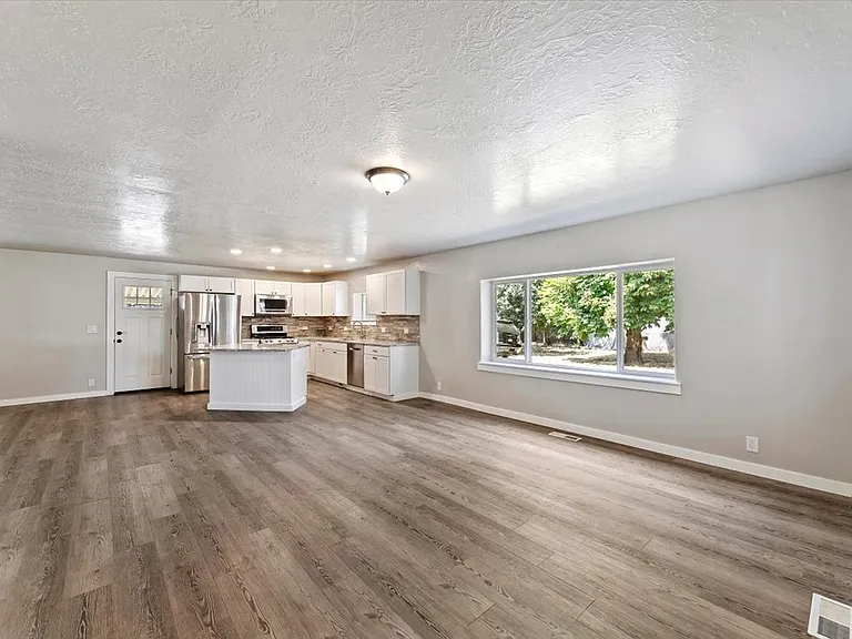 297 Bard Ave — Photo 3