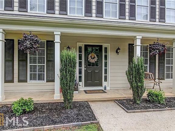 4th image of 325 Barrington Dr E